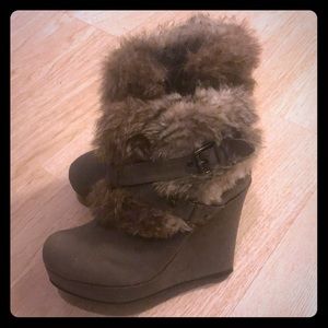 Guess fur boots size 6.5